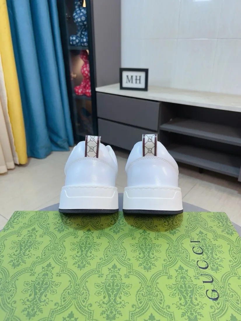 Men's shoes 💰420🌹🌹[GUCCI] Gucci's new lace-up casual men's shoes are on the market first, and the materials and workmanship are superior to all versions on the market. The highest quality shipped first-layer cowhide with imported original perforated materials➕genuine leather lining, privately molded soft outsole, high foot comfort, imported special materials highlight the brand's unique charm, high-end customization 38-44